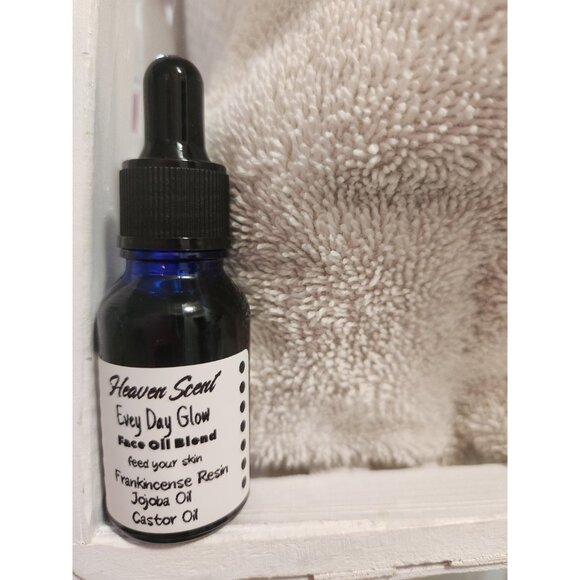 Canadian Frankincense Face Oil: Natural Aromatherapy Skincare Blend - Picture 10 of 10